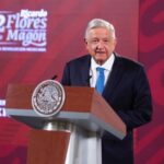 Ahora López Obrador promete alza salarial a marinos, médicos…