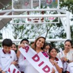 Cumple Mara Lezama, entrega domo y aula en escuela primaria de Cancún