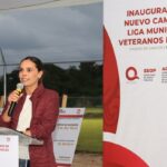 Atestigua Ana Paty Peralta inauguración de campo de futbol