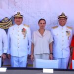 Atestigua Ana Paty Peralta cambio de mando en Región Naval Militar