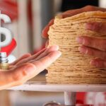 Precio de la tortilla en México podría aumentar hasta cuatro pesos, advierte el Consejo Nacional