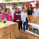 Renán Sánchez Tajonar y Elda Xix Eúan entregan equipamiento educativo en escuelas de Cozumel