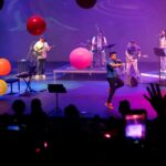 El universo de Coldplay llega al Teatro de la Ciudad en una noche llena de arte y con causa