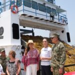 Supervisan Claudia Sheinbaum y Mara Lezama operaciones del buque sargacero ‘Natans’, en Puerto Morelos