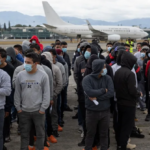 Expulsó EU al menos a 23 mil migrantes a terceros países, según expertos de la ONU