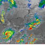 Vance se intensifica a huracán categoría 1 y provoca lluvias en el sur del país